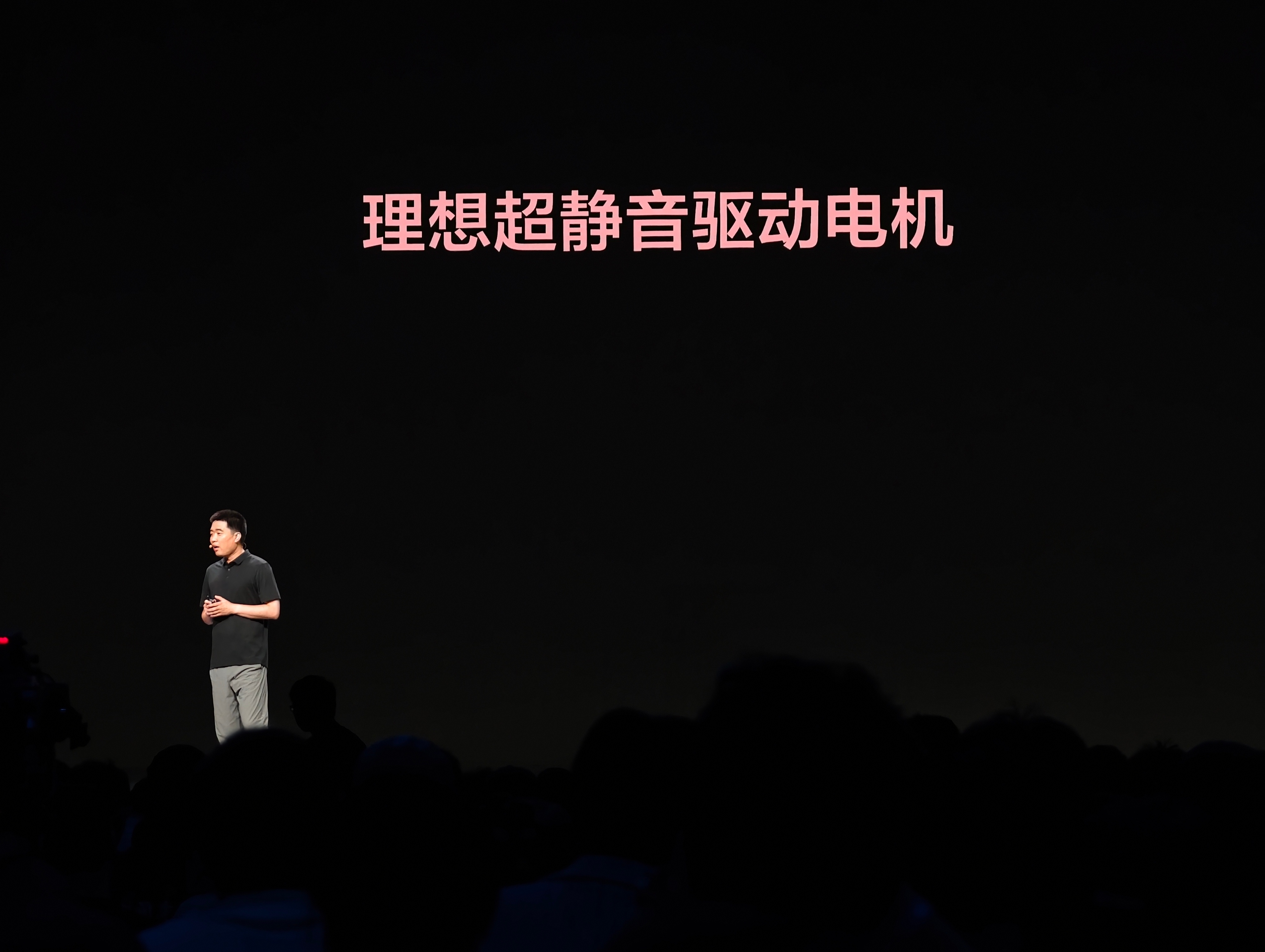 理想在静音这块很下功夫其实是很多用户在意的点但是很多车没做好 特别是新能源i8超