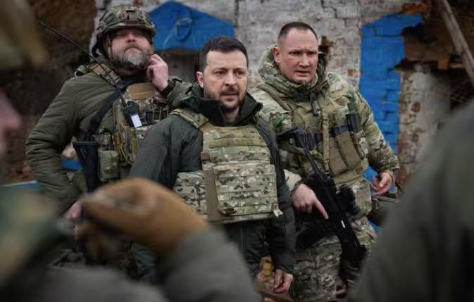 泽连斯基想延续战时状态，就跟吃饭喝水一样简单，每次都能轻松通过，基本都是到期了再