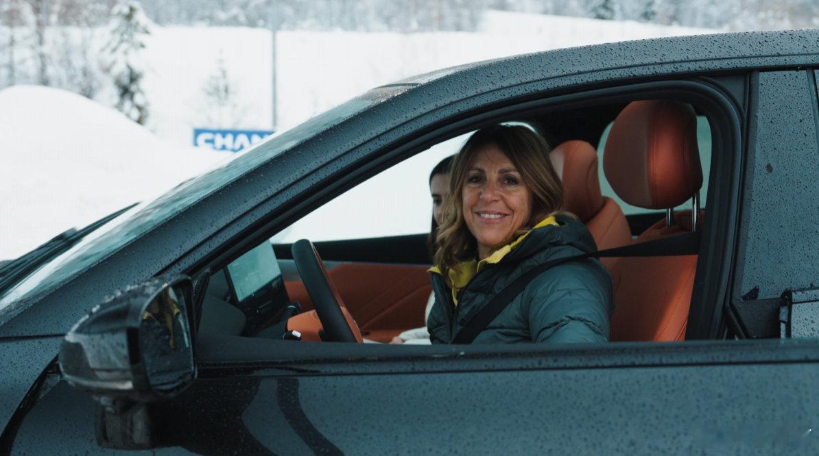 米兰冬奥大使被中国车圈粉了就在阿尔卑斯山脚下的滑雪胜地，米兰冬奥形象大使、三届冬