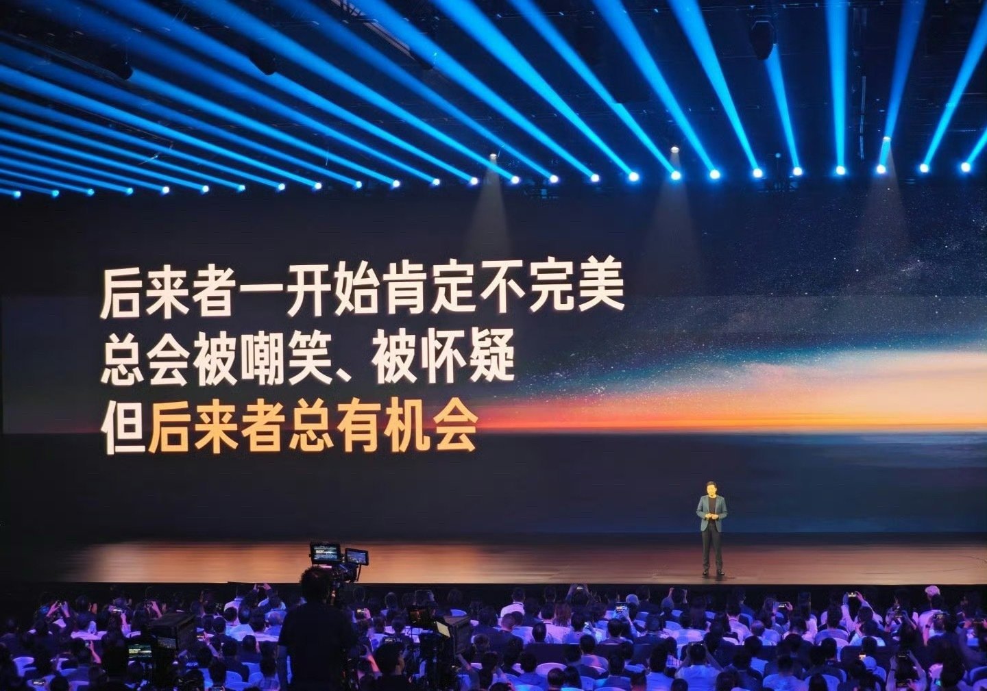 雷军称后来者总有机会雷总说 “后来者总有机会”引发了我的深思。其实跳出商业领域，