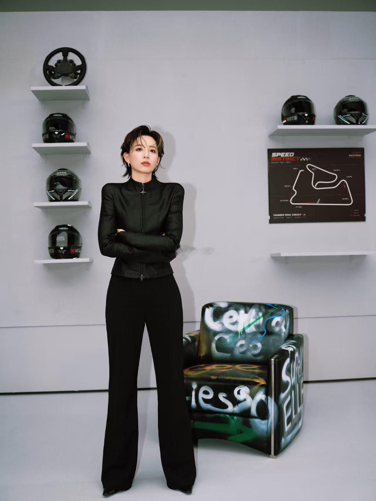 李斯丹妮赛车梦藏不住了以往印象里李斯丹妮一心深耕唱跳舞台，态度诚恳又敬业，私下竟