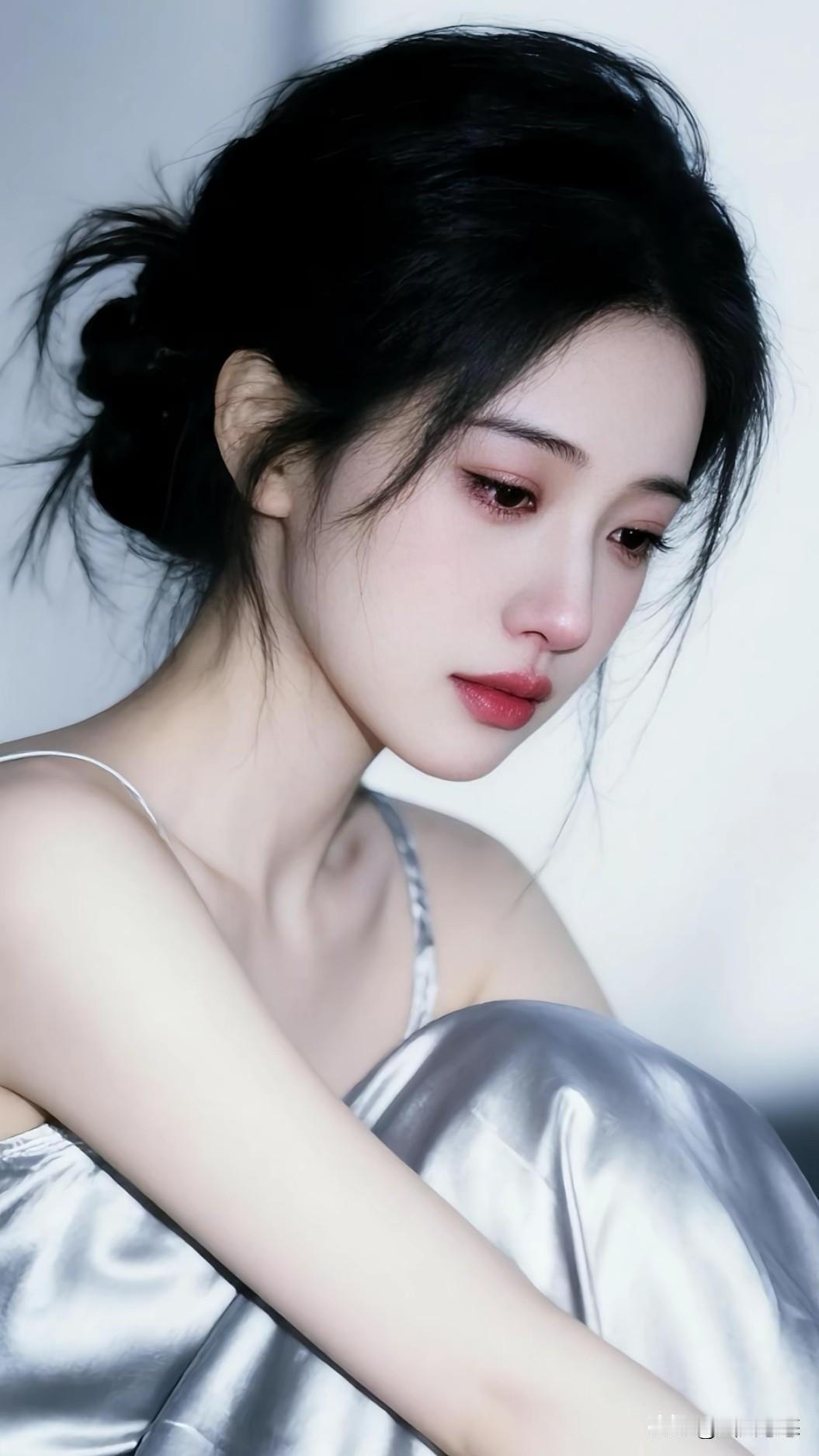 一个人生得容貌出众，倘若没有修养作为根基，很容易依仗样貌骄横放肆，引来身边人的非