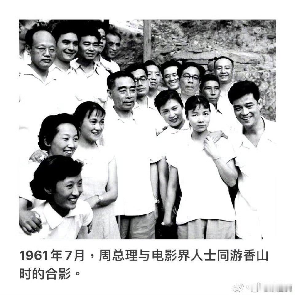 我们深切缅怀中国著名电影表演艺术家，新中国22位大明星之一，“最美奋斗者”称号获