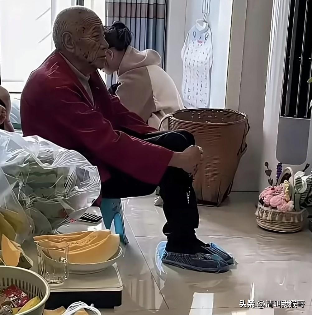 有没有发现，很多农村人走亲戚，一旦进屋要求穿鞋套的，以后就很少走动了。