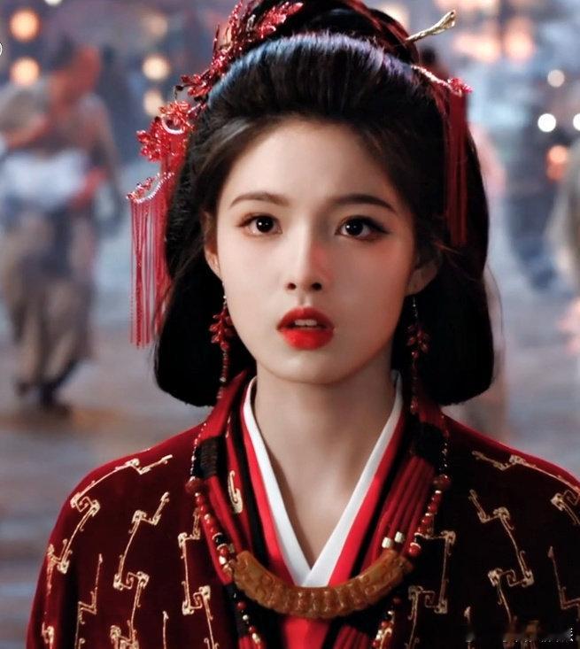 艾米绝美古偶跑 谁被这古偶跑戳中了？红裙飘曳、流苏摇曳，艾米跑起来娇俏又有韧劲，