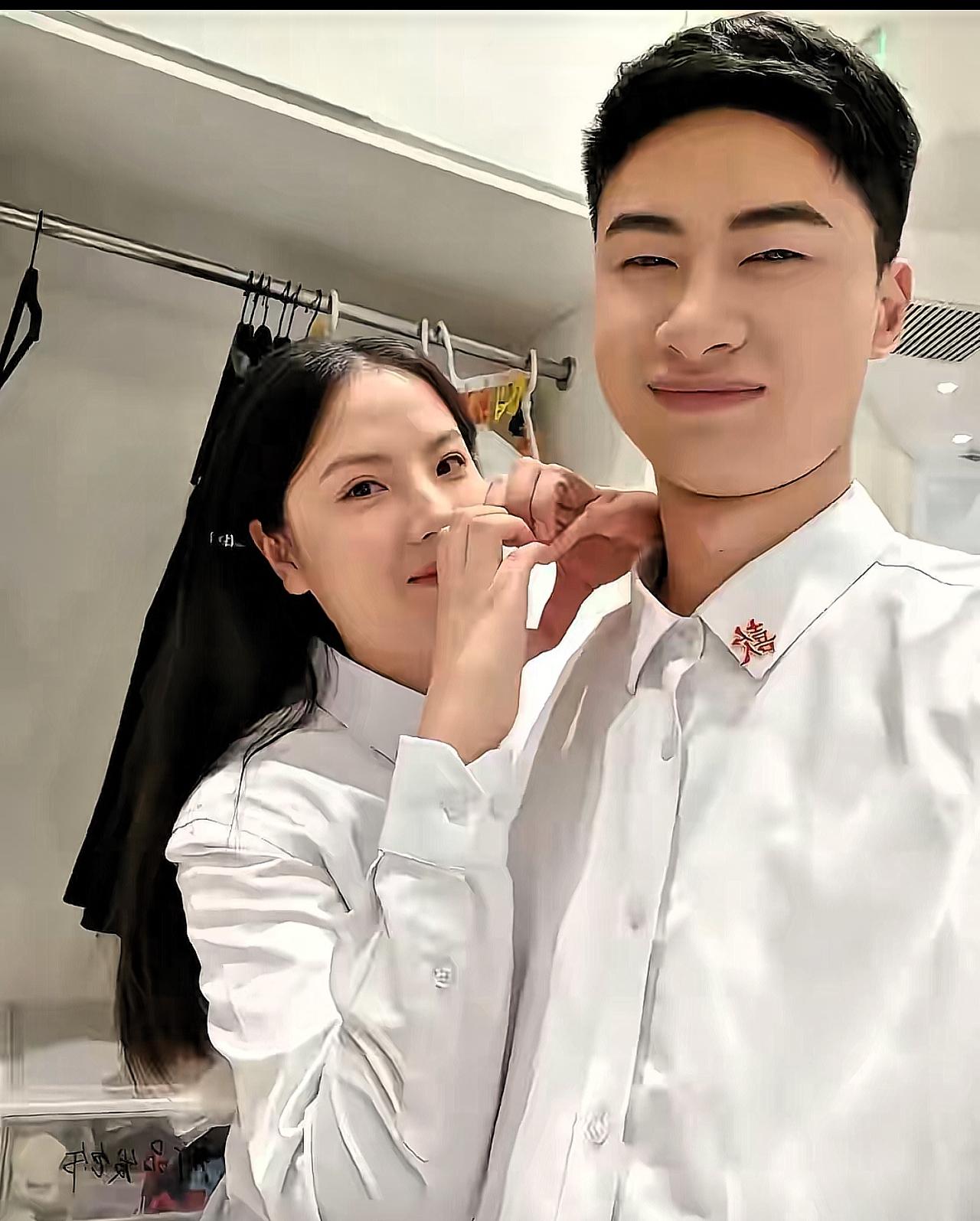 刷到庞众望和女友晒的领证照，特意去确认了下——这对从苦日子里攒出甜的情侣，真的要
