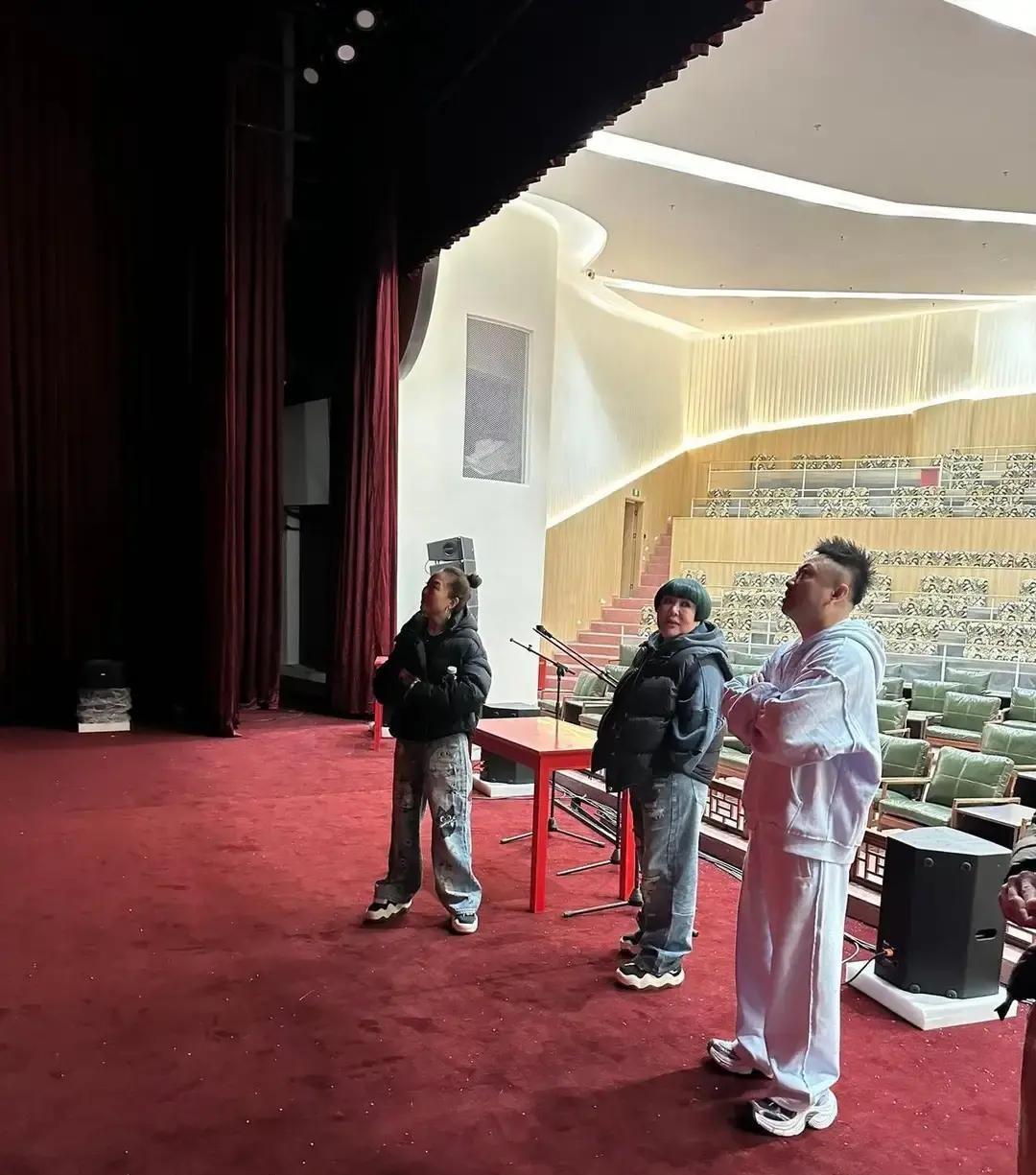 德云社真正的护城河，从来不是郭德纲的包袱，而是于谦台上那句二十年的“您”，和王惠