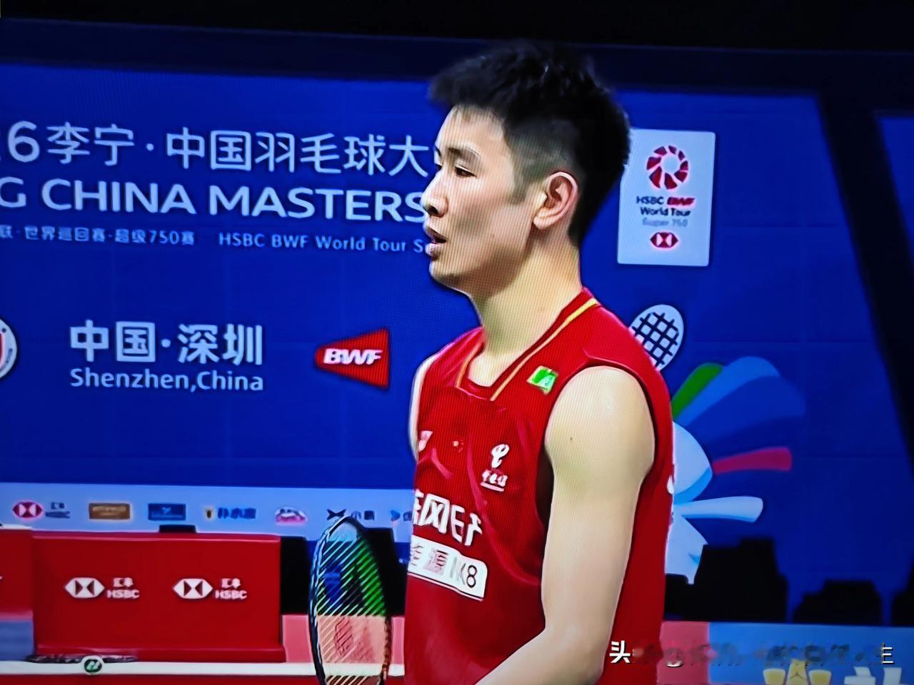 今天看李诗沣与日本选手奈良冈功大的比赛，看得这个憋气，李诗沣怎么跟没吃饱饭似的，