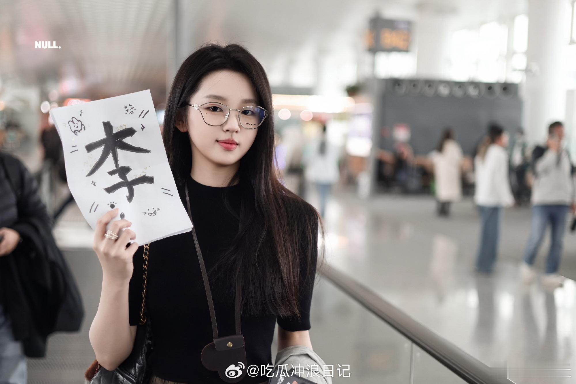 演技与颜值并存！既能演绎太奶的慈祥，也能驾驭妈咪的冷艳。170cm的模特身材搭配