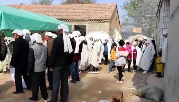 新的殡葬制度将于 2026 年 3 月 30 号执行，大概意思就是：一切从简，城