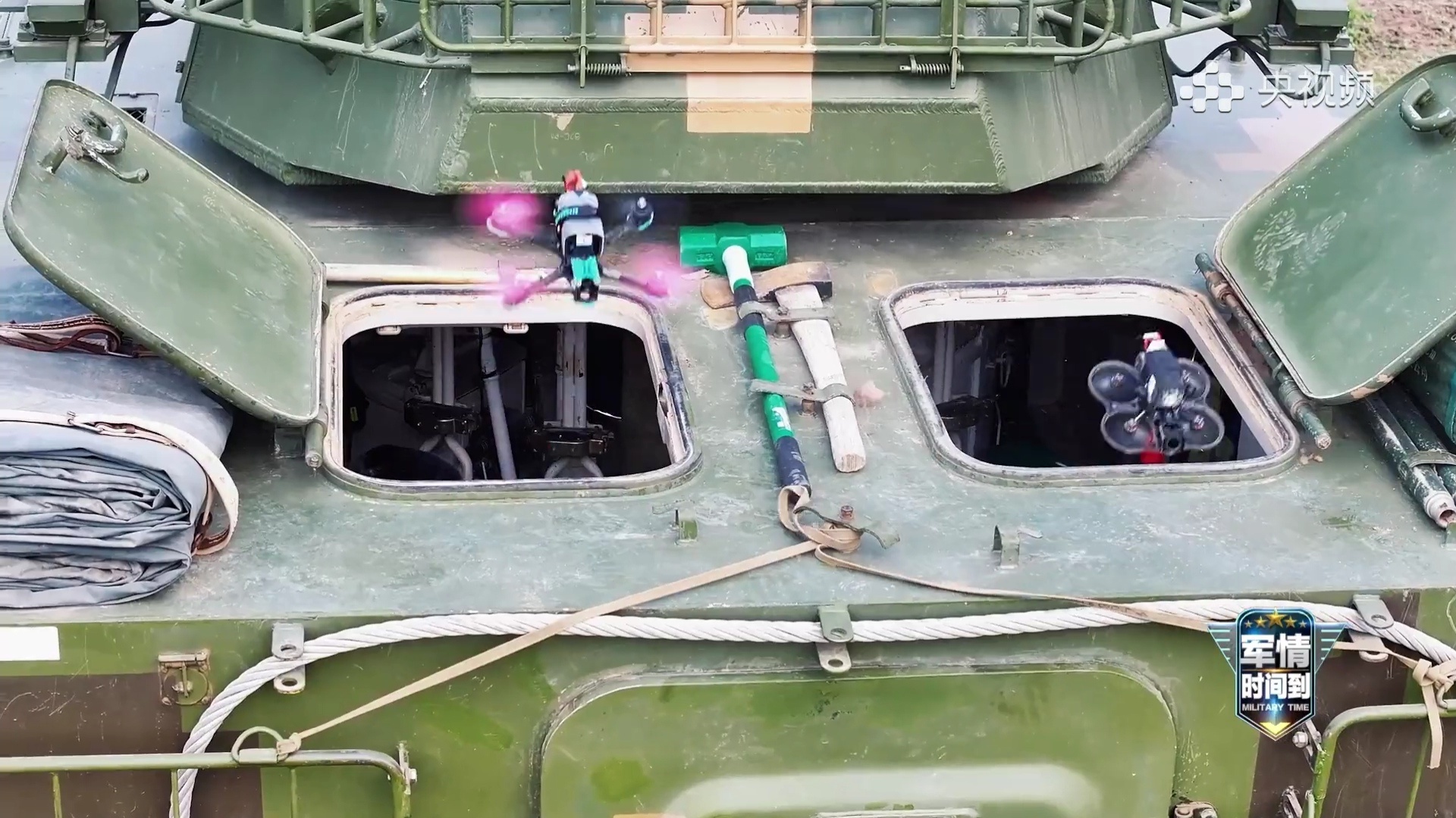 大八轮载员释放穿越机 