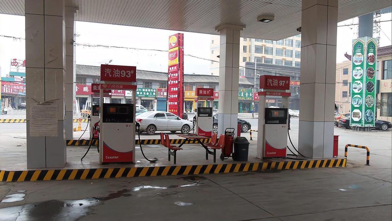 国际油价狂涨七成！国内仅涨两成？两桶油背后竟是国家稳压器


每次油价涨，评论区