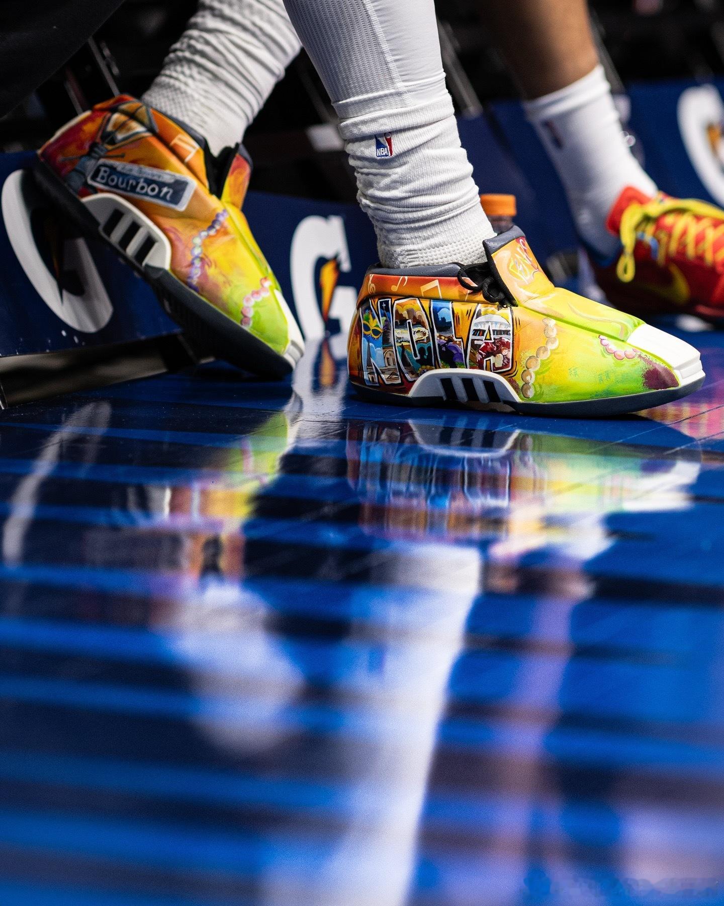 杰里迈亚费尔斯  费尔斯吉今天上脚adidas T-Mac 3的定制彩绘配色，主