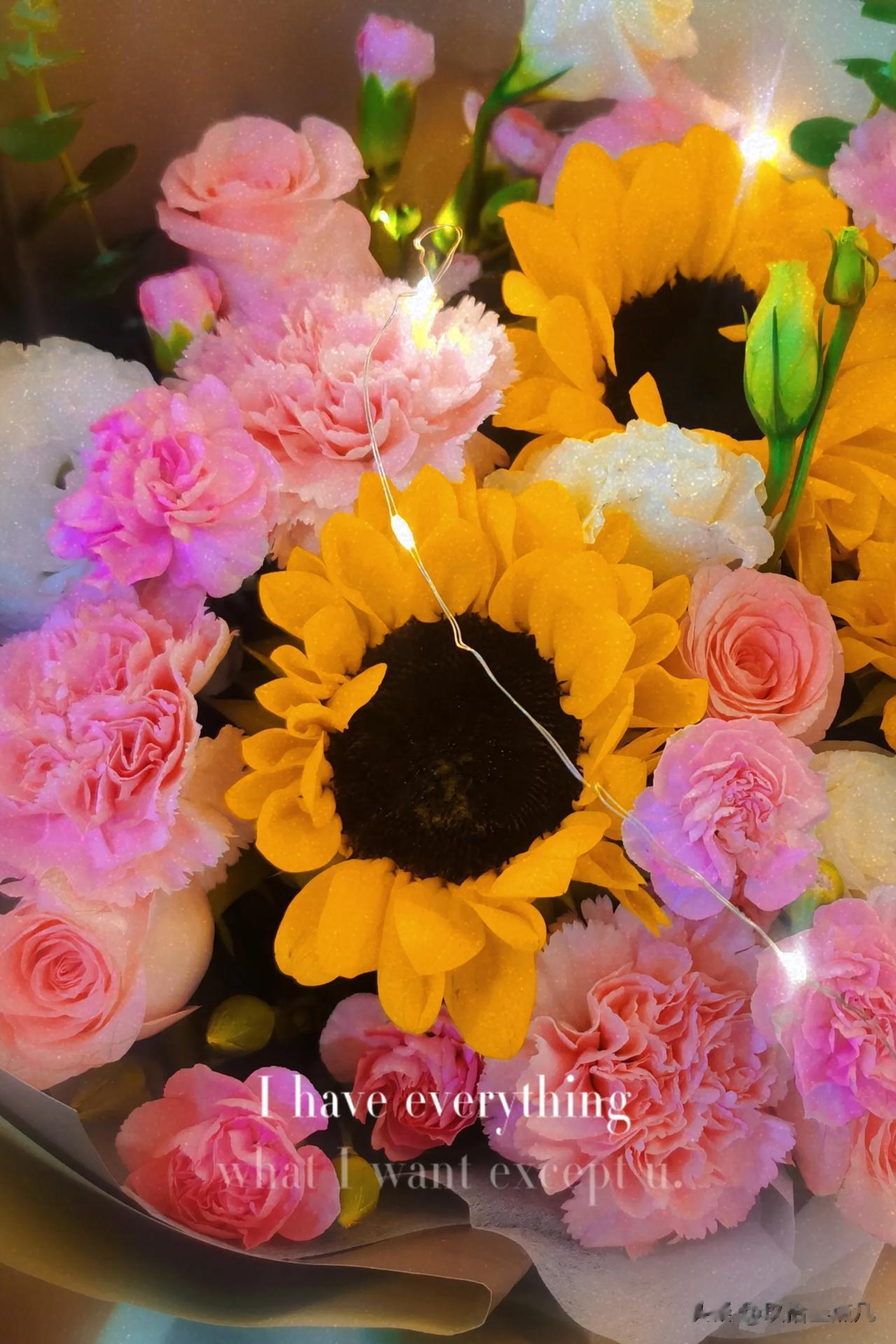 我就问，母亲节不应该是私人的事情吗？可学校却是各种布置任务，什么送母亲一枝花，给