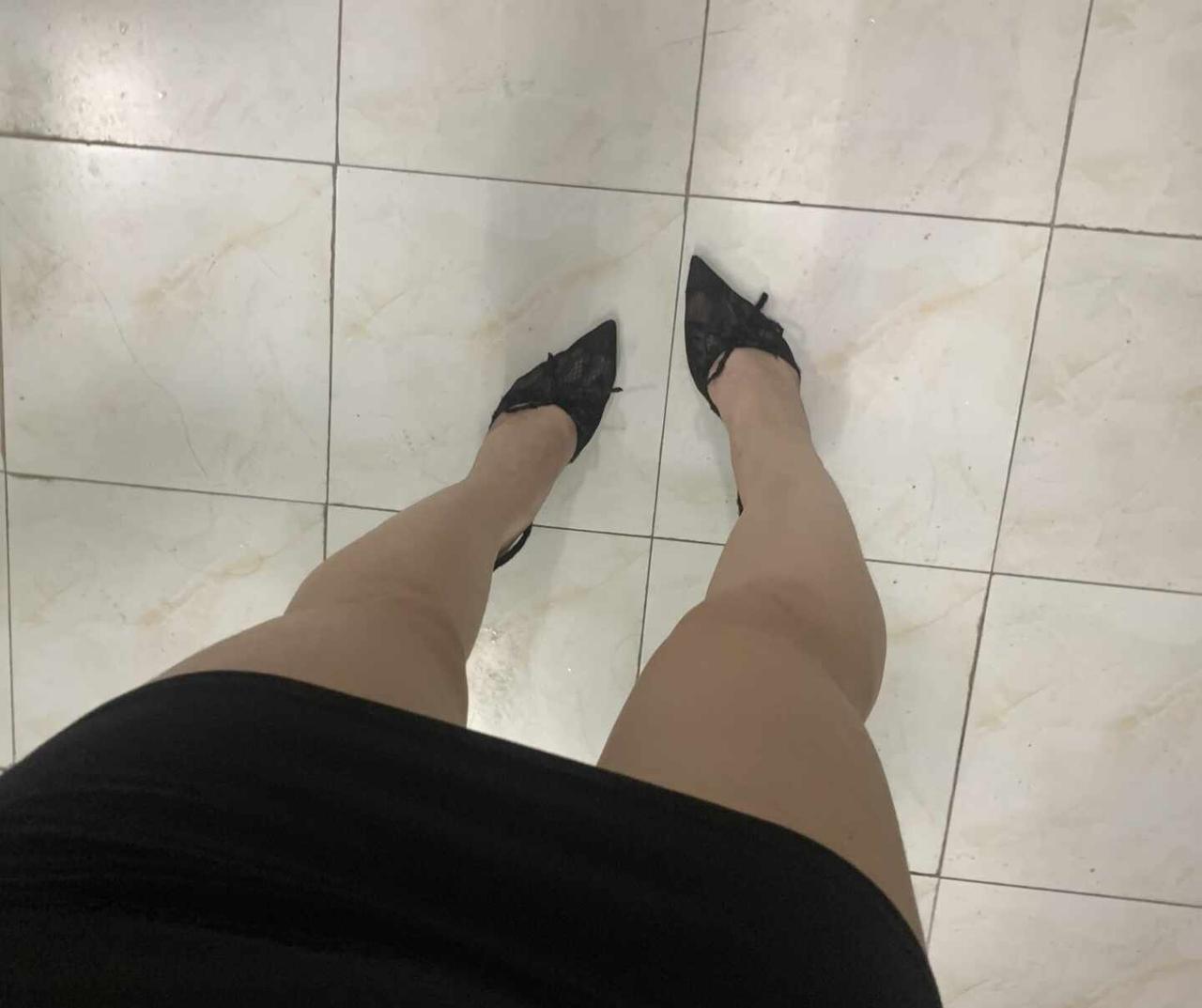 我感觉黑色好看
永远臣服于黑色 黑色高跟鞋 高跟鞋与运动鞋 尖头鞋 平价高跟鞋 