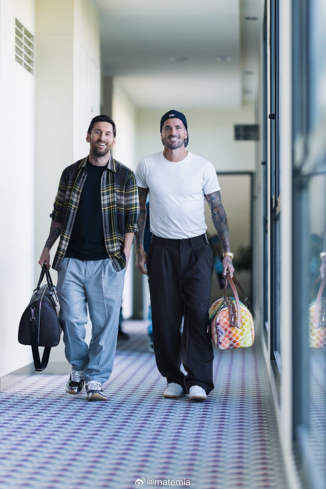 来国家队报到是一个展示自己穿衣性格和时尚的好机会😄  阿根廷国家队 ​​​