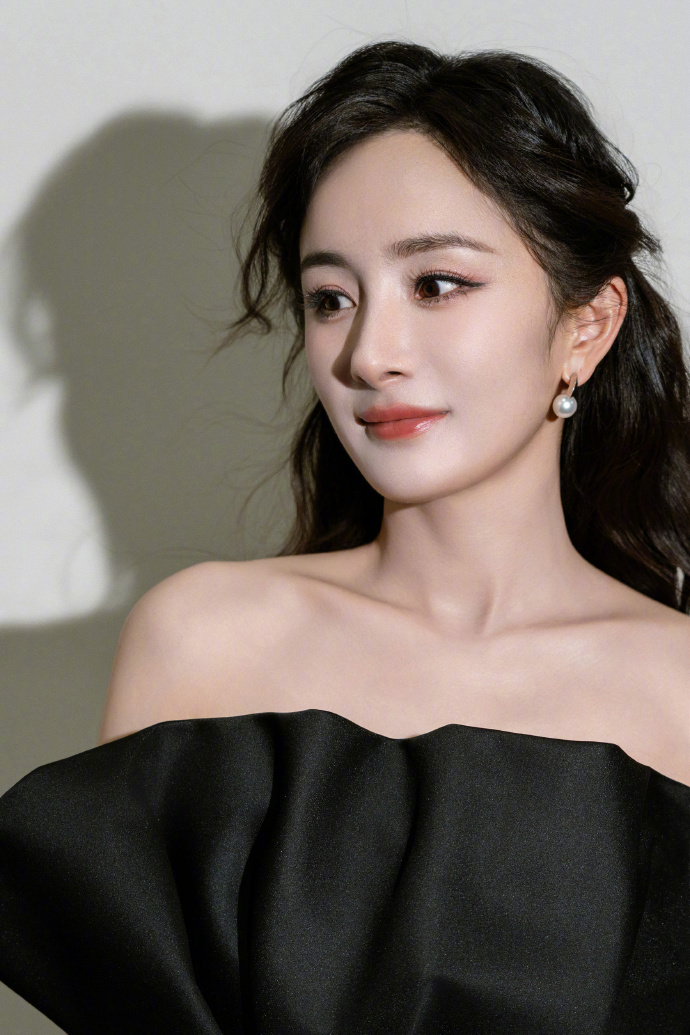 杨幂吉时下班啦  杨幂下班look  喊你吉时下班啦 