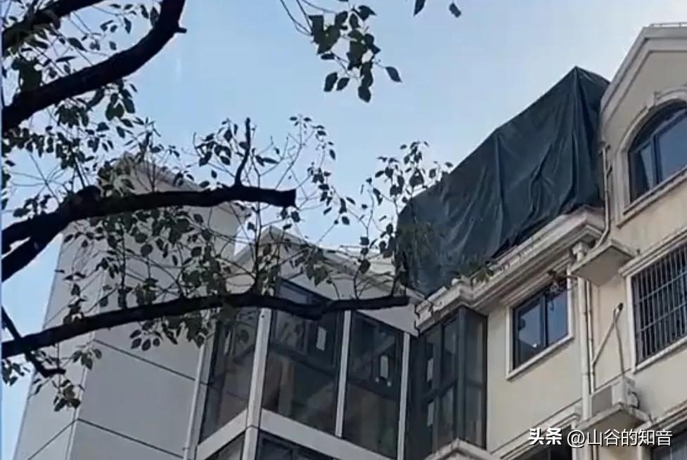 上海宝山，男子实名举报小区违建，第二天就接到一个陌生女子的电话：“你妈在哪打拳、