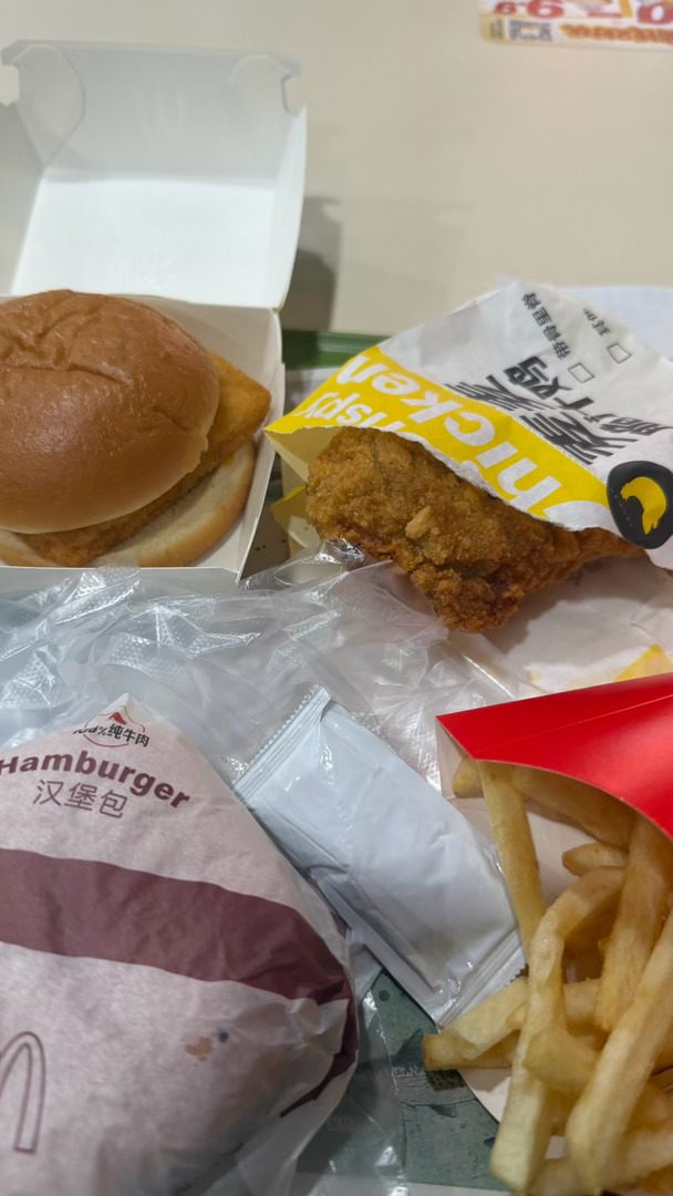到了南昌，本来说要不要吃碗拌粉加瓦罐汤想到今天的肉肉还没摄入立马改成，鱼肉肉，鸡