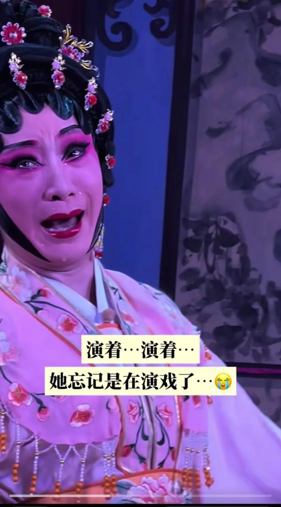 是什么能让她们哭的这么真实，这么认真？让人感觉不是在戏外，而是身临其境在戏中！我