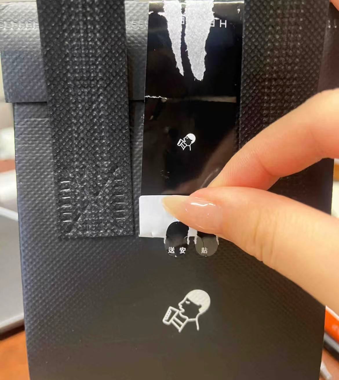 外卖订书钉什么时候可以灭绝这个点了！我就被订书钉划过手但是封口贴也有可能被汤水沁