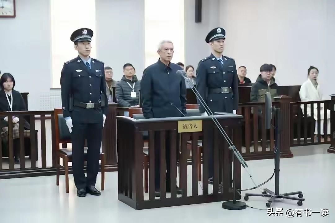 国之重器，岂容硕鼠蛀空？
谭瑞松案一审宣判，死缓！
这纸判决，大快人心，却也令人