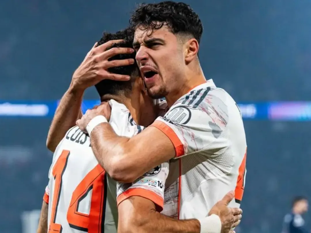 拜仁10人2-1胜巴黎，小组领跑