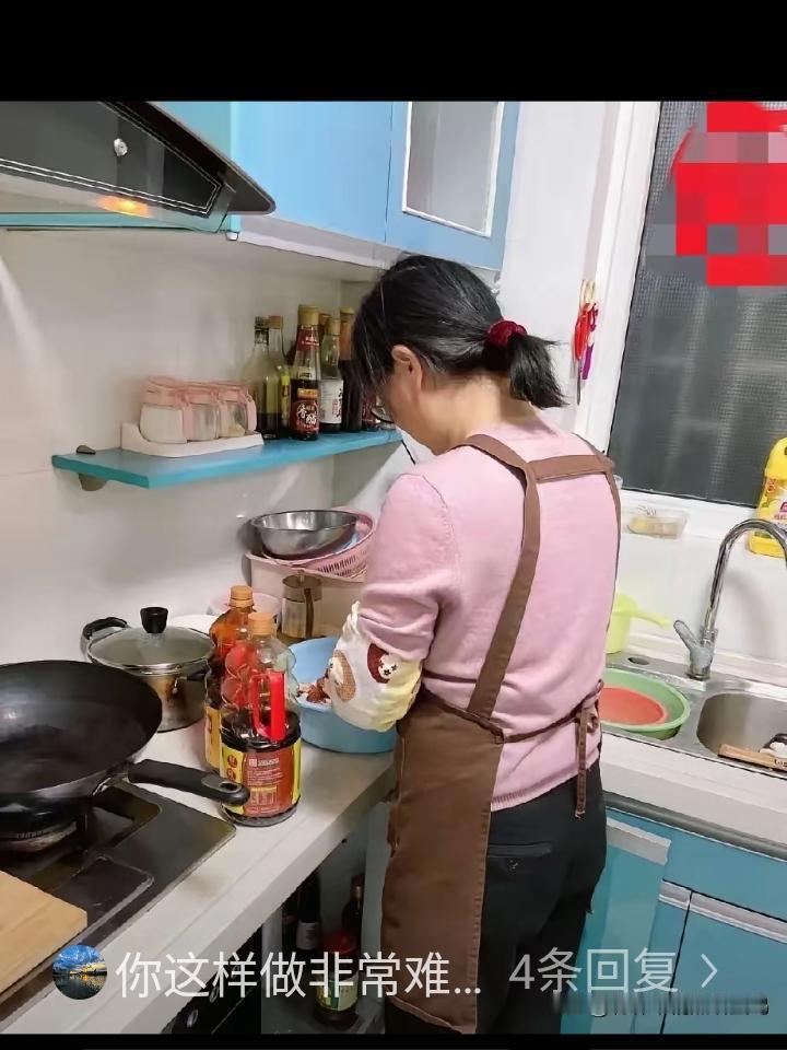 姑姐离婚了，带着钱来我家住，因为公公一直在我这，姑姐离婚直奔我家
在这住了有一个