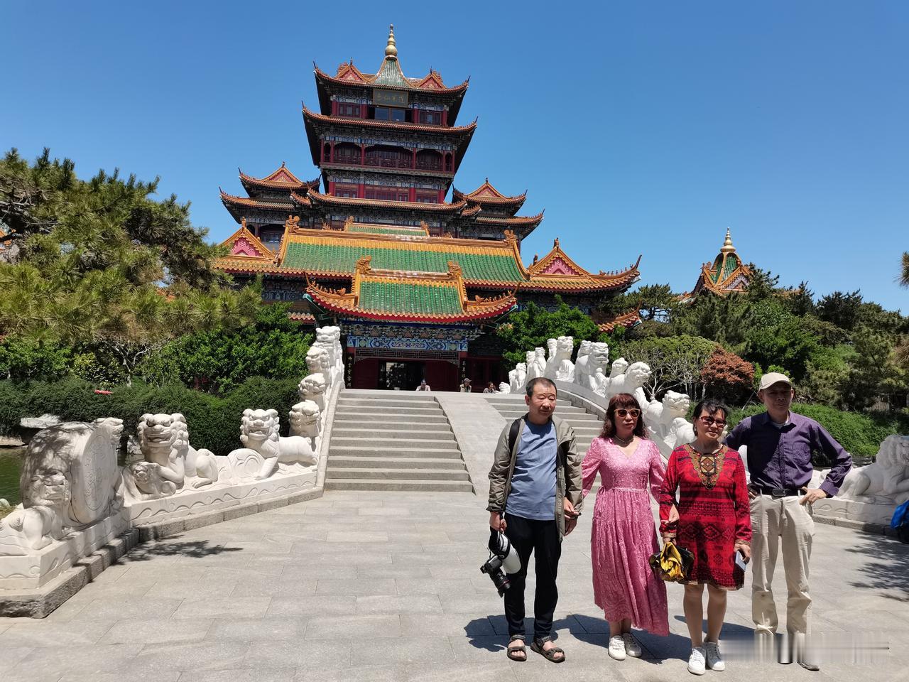 晒图笔记大赛烟台蓬莱仙境：和老友们一起打卡仙楼琼阁，红墙绿瓦映着晴空，一步一景都