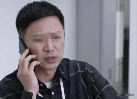 37年没联系的初中同学打电话，让我帮他找省二院的医生。短信没回，电话设置了陌生电