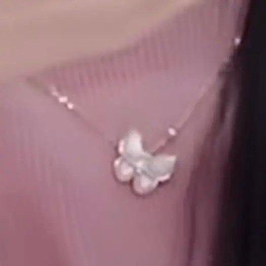 孙乐言也带梵克雅宝吗？ ​​​