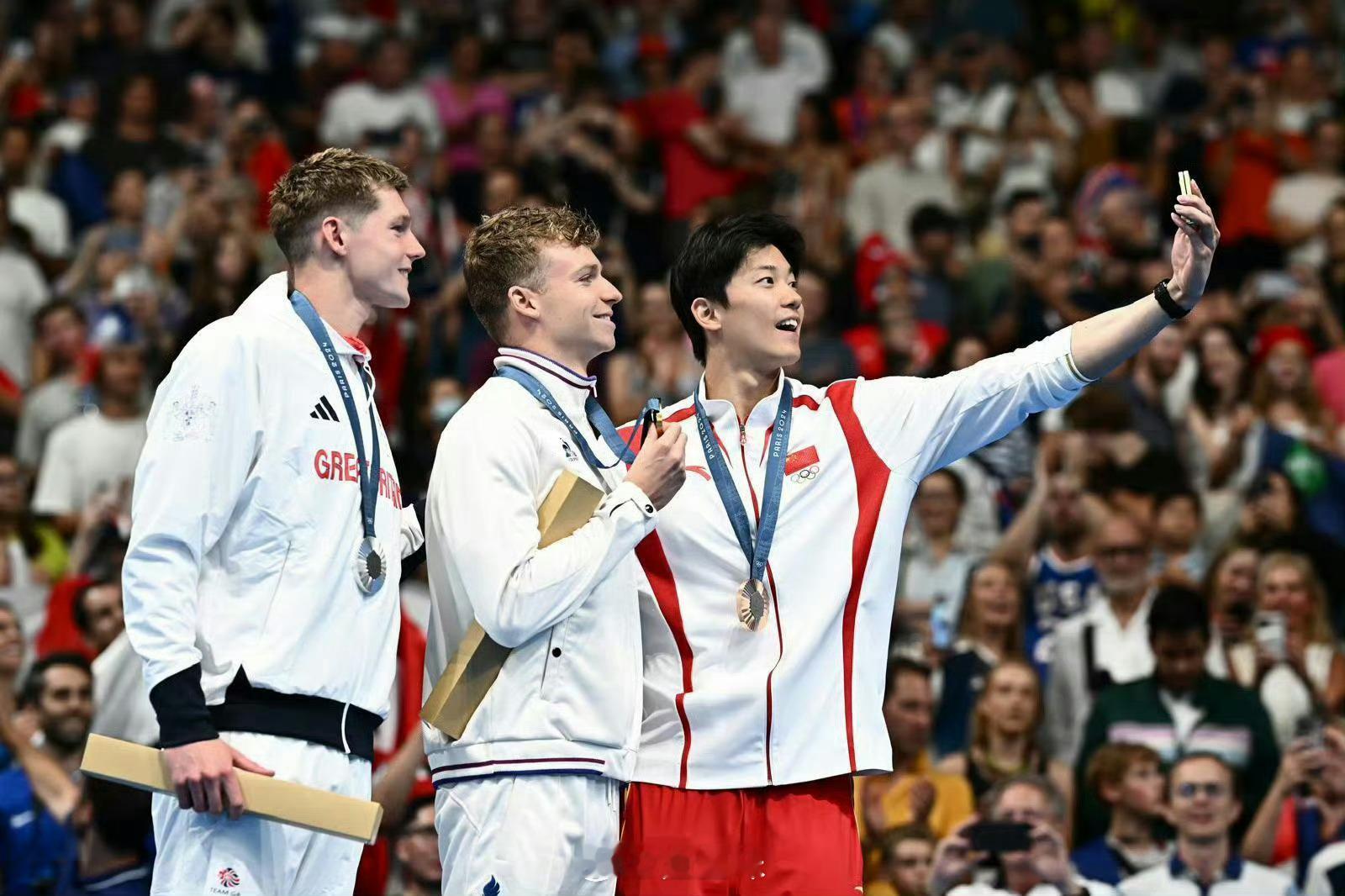 #汪顺连牙都是双开门#哈哈哈这俩牙确实挺双开门的，看来汪顺逃不过双开门的魔爪了[