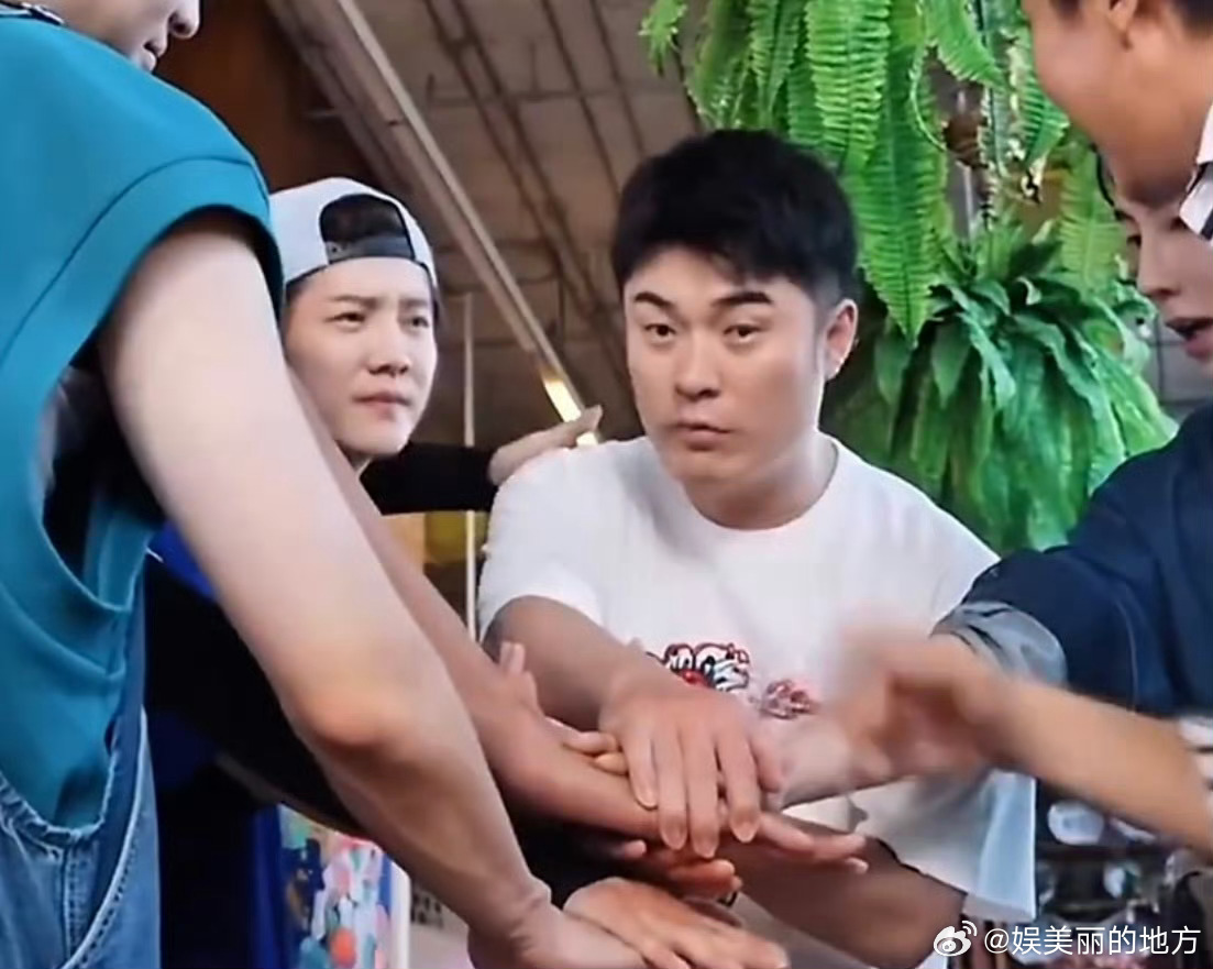 邓超陈赫扇脸又上新了 超哥选修生身份遭“打脸”！气沉丹田后蚊子唱法，赫哥一巴掌终