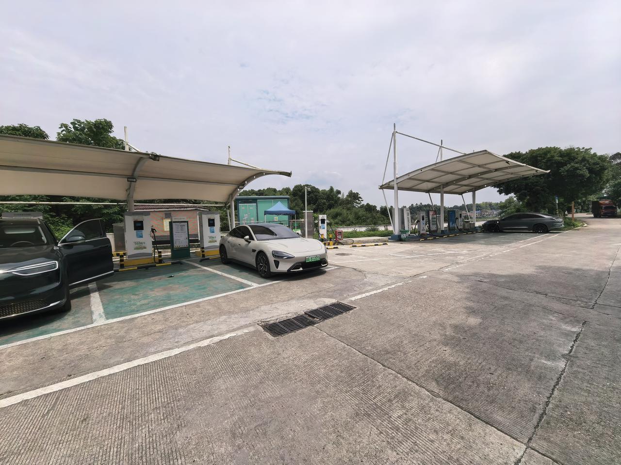 开电车跑长途，拦路虎不是充电慢，而是充电前的准备工作，关注小程序下载APP充值这