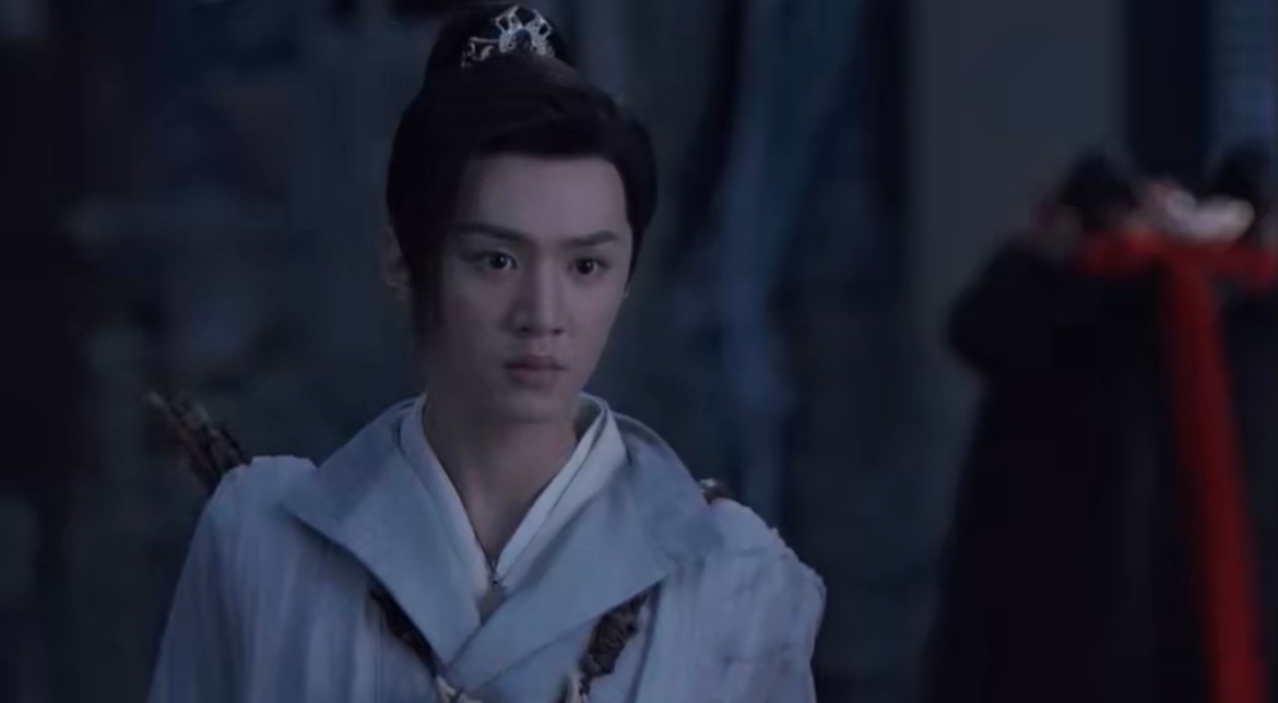 #鞠婧祎新剧误杀心上人#没想到终有一天还会成为别人利用的棋子，当着众人的面将刀狠