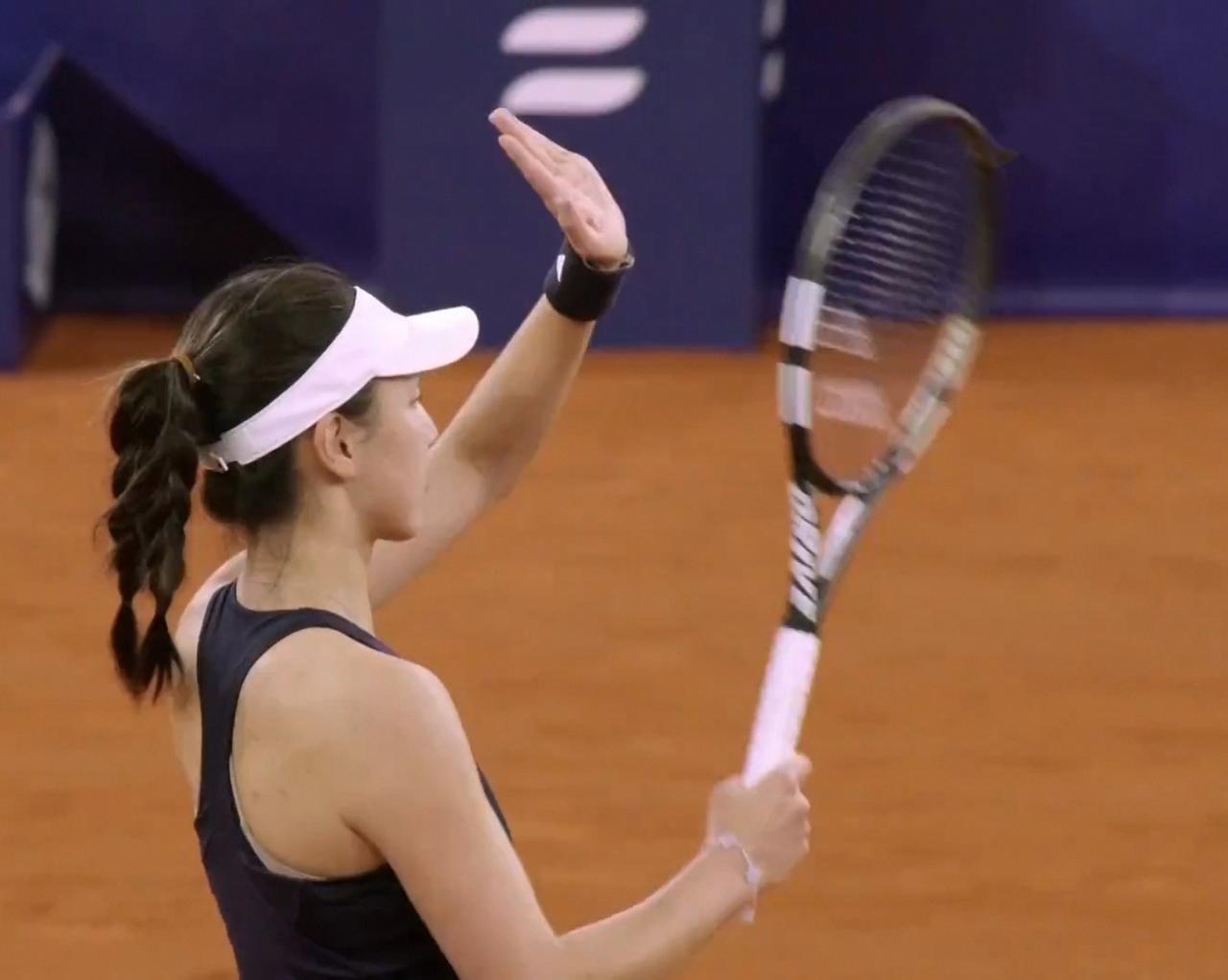 中国金花王欣瑜WTA250鲁昂站第一轮逆境翻盘，成功晋级
         北京