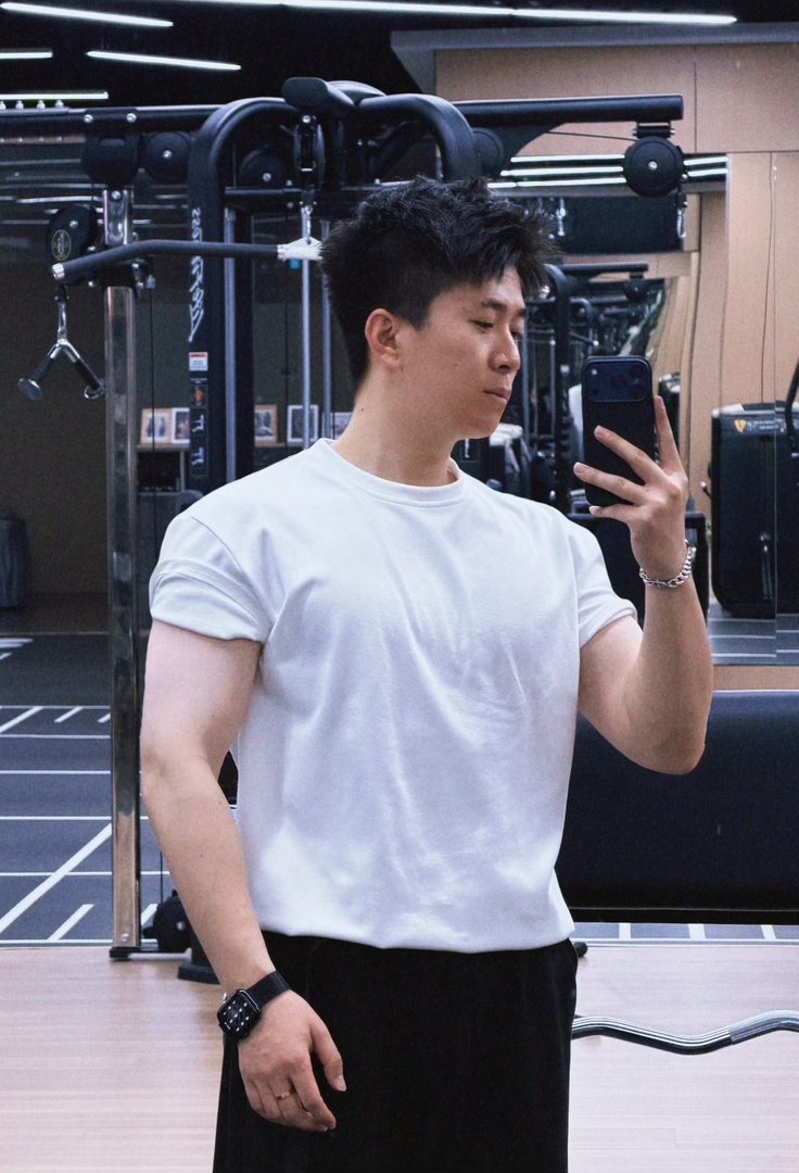 到3月底的健身效果3月份出差太密集，训练都不系统力量成绩原地踏步4月初给私教又续