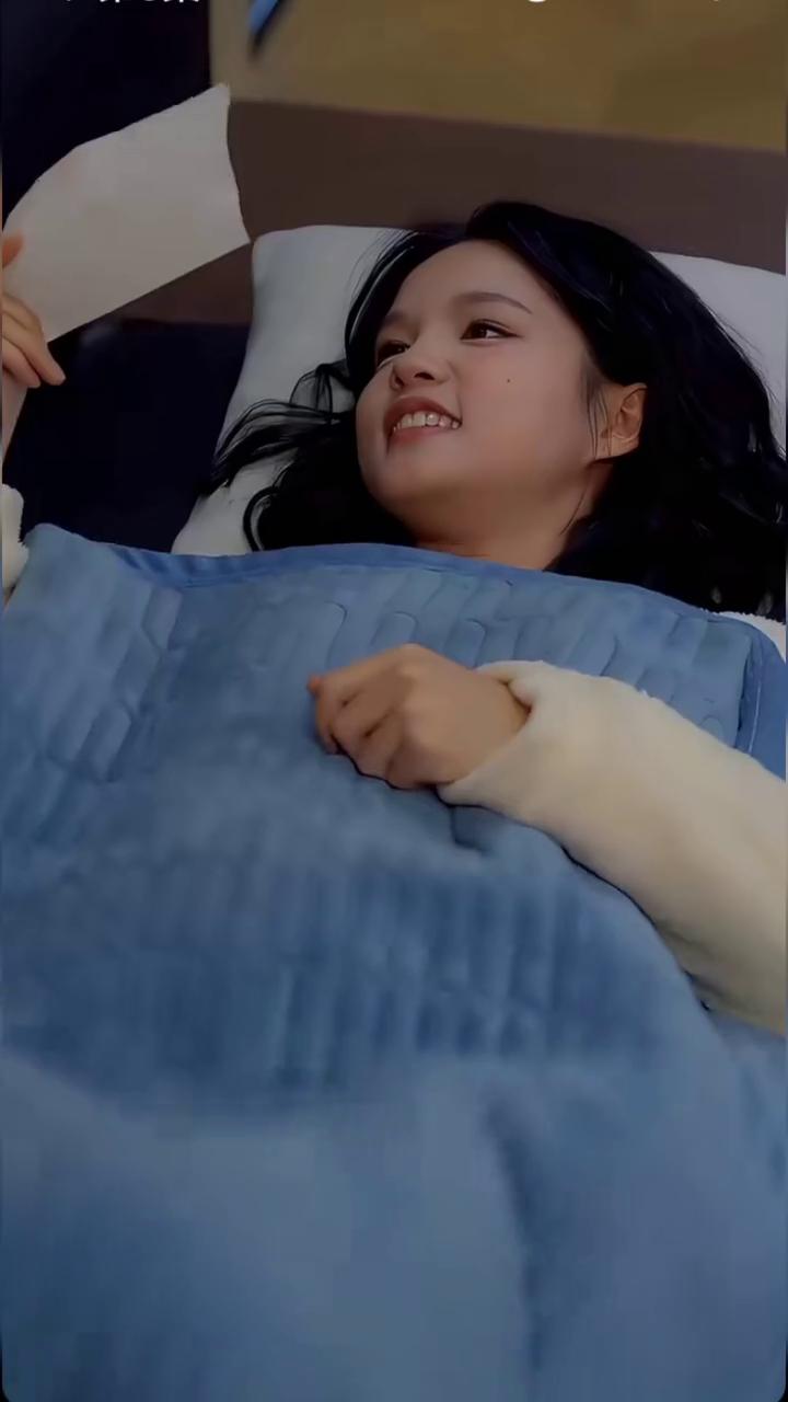 守财奴。姐现在也是有钱的人了，终于不用再用那六位数的密码守着我那两位数的存款了。