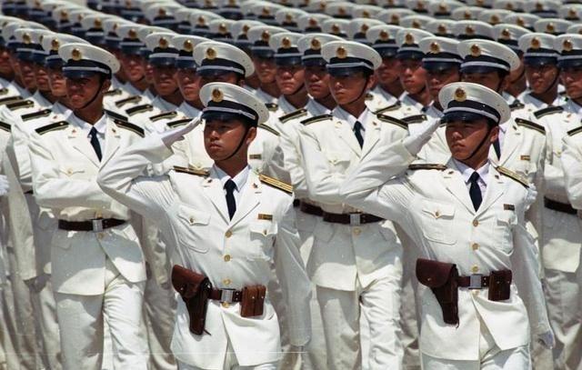 为啥海军的军费总是要比陆军高出好几倍？就这么跟你说，海军是唯一一个能在 1 天之