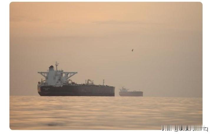 美国施加新压力？
美国对伊朗的战争，网络上有不少网文认为，美国深陷这场战争的泥潭