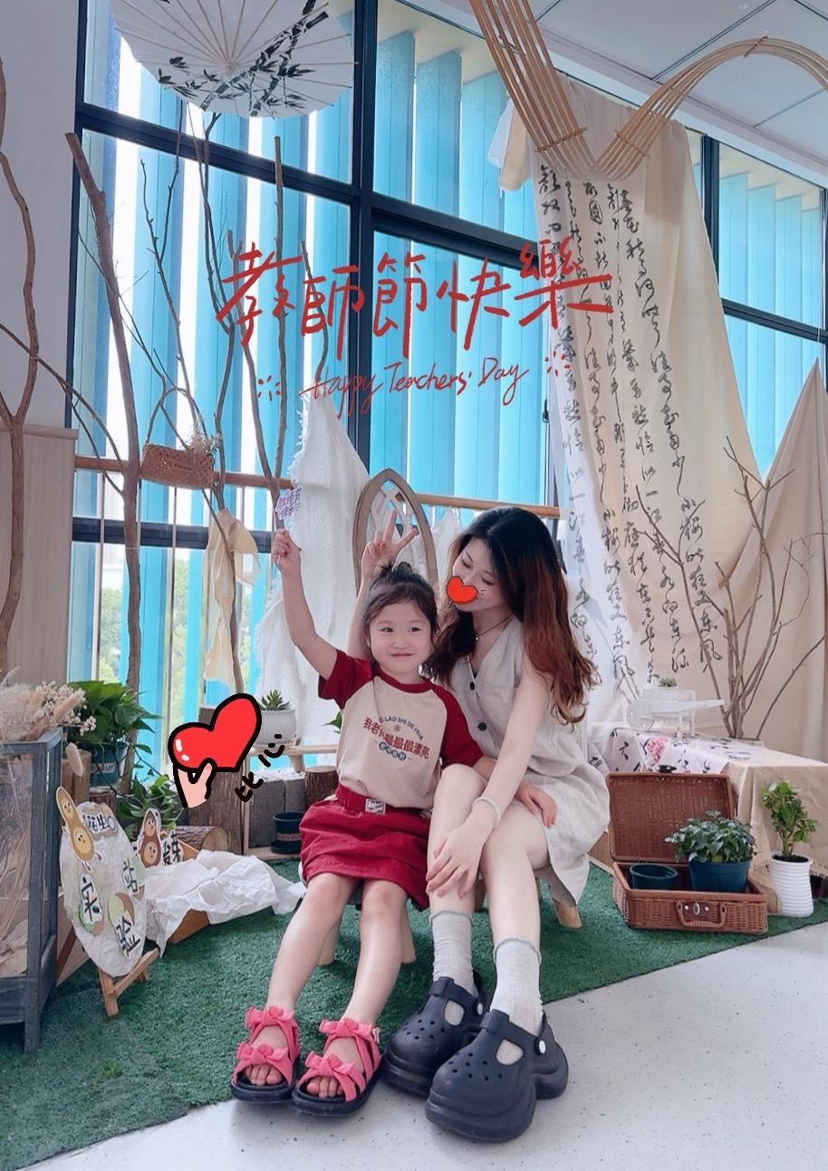 教师节快乐！嘿我的幼教姐妹们， 或许没有人懂得你做环创时被汗水浸透的衣...