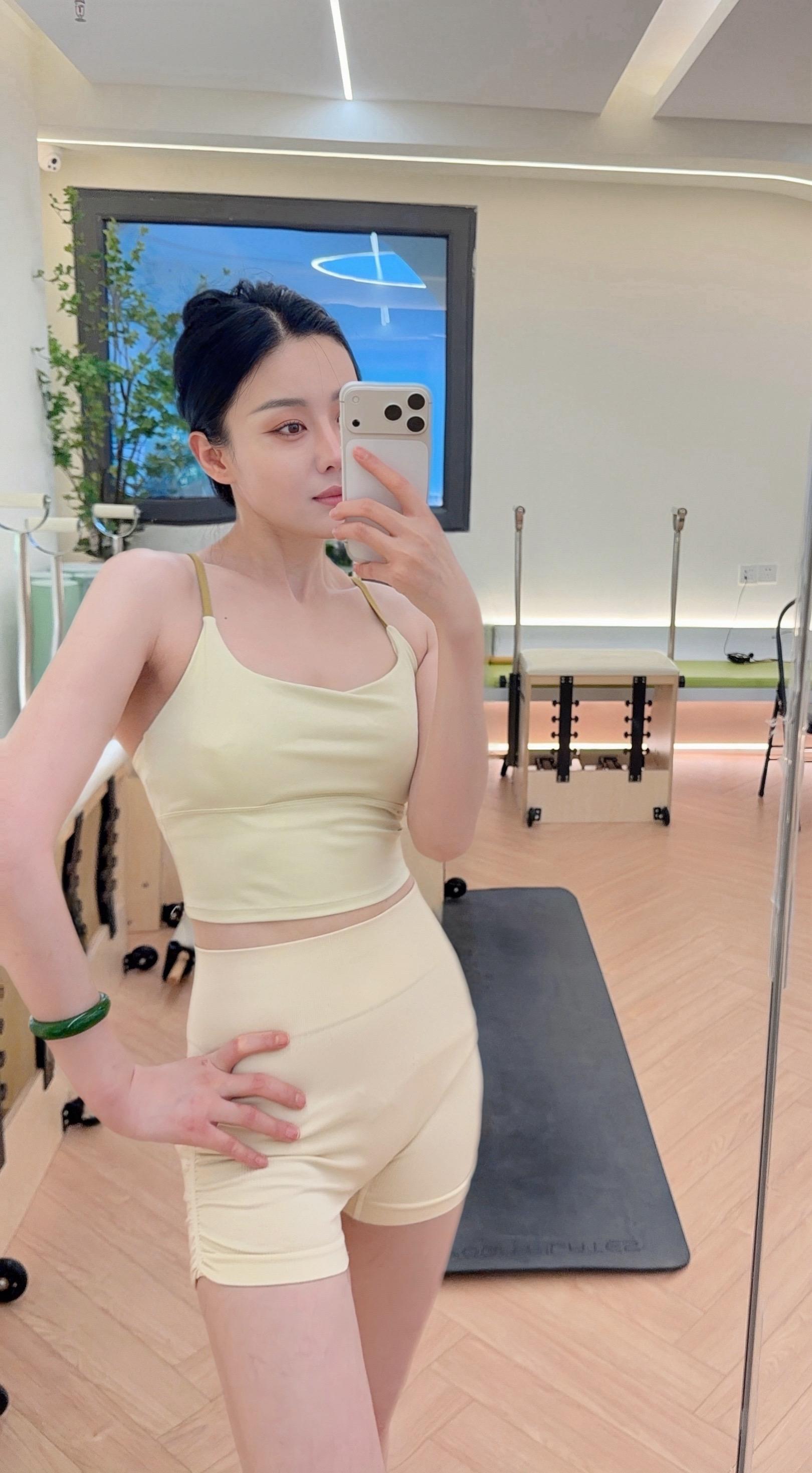 坚持变美的女人改变的不止是身材，是体型，收起的不止是肚子，是自信，线条...