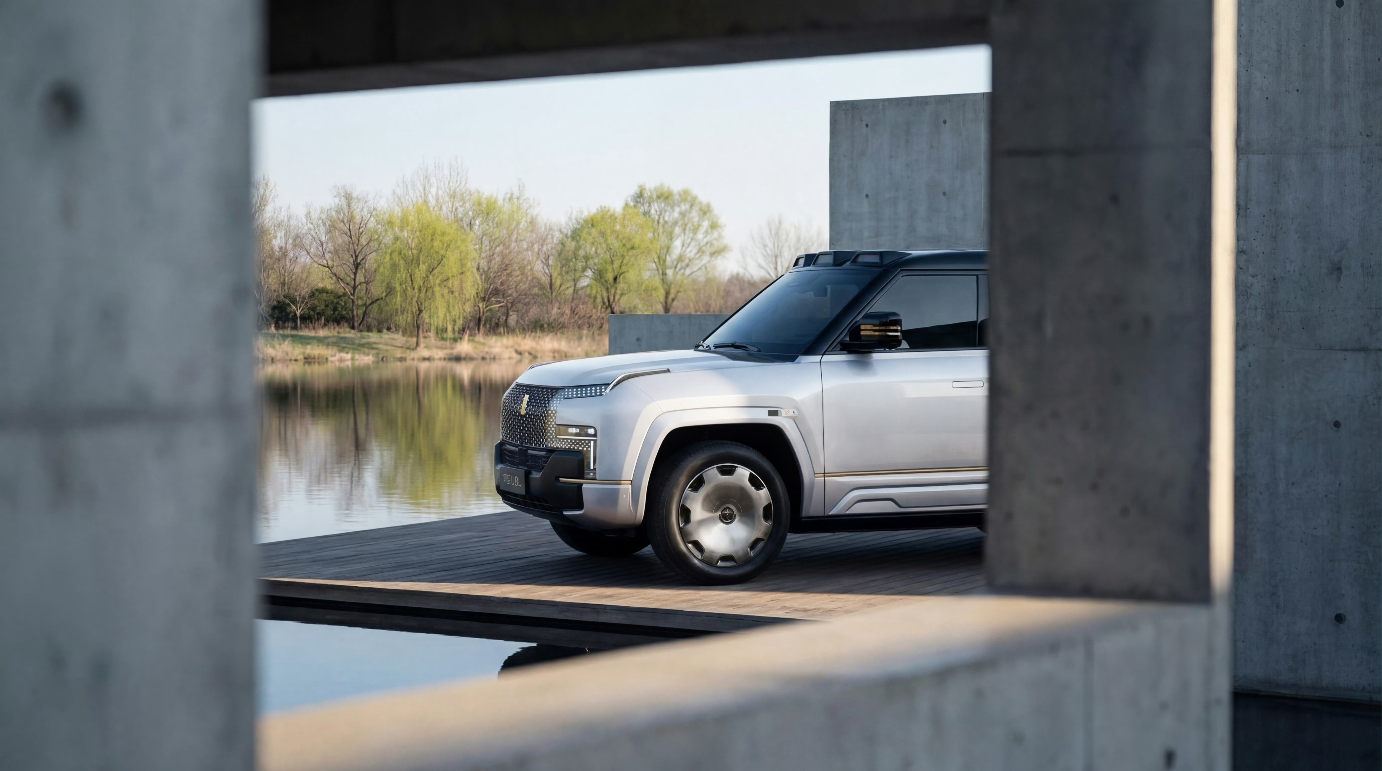 汽车分享 仰望 U8L白玉金，自成风景。 