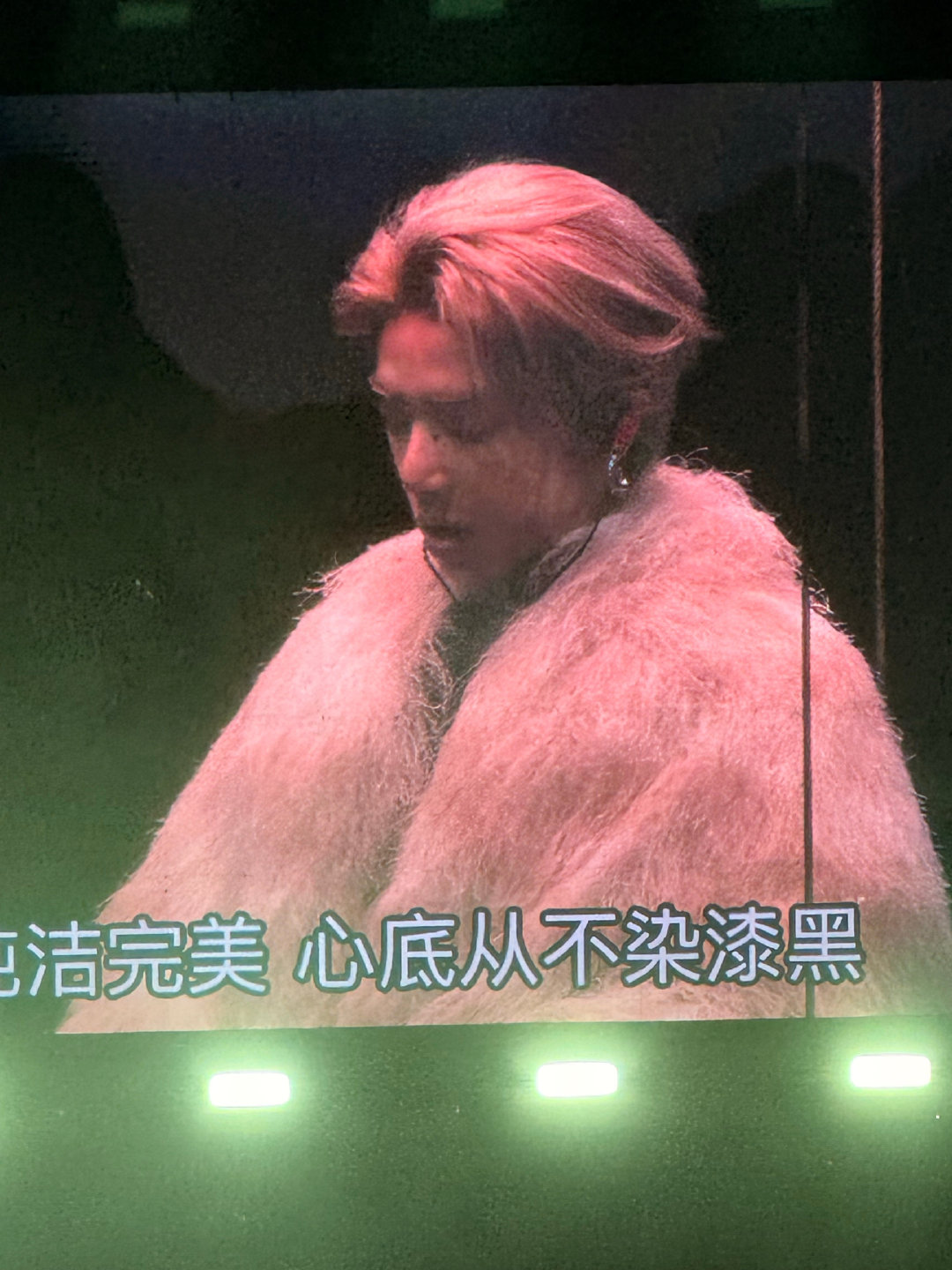 华晨宇 年轻的家主 华晨宇南宁演唱会这开场状态绝了！妥妥年轻家主既视感，眼神满是