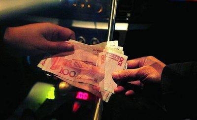 多年的好兄弟竟然把我拉黑了。昨天他来向我借钱，一开口就是10万，我想都没想就拒绝