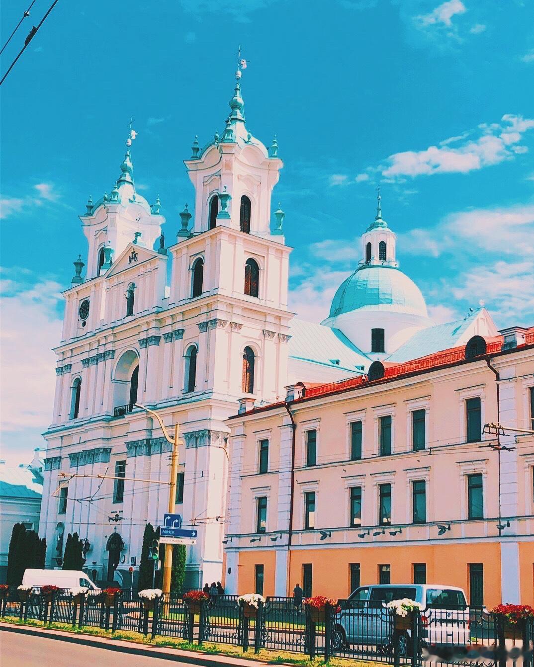 我在国外留学的时候，看得最多就是教堂⛪️。都是拥有几百年历史的建筑，非常好看。里