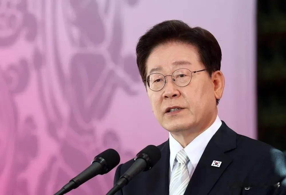 韩国公开喊话中国，
 当地时间5月24日，韩国总统李在明公开向中国送来的慰问，并