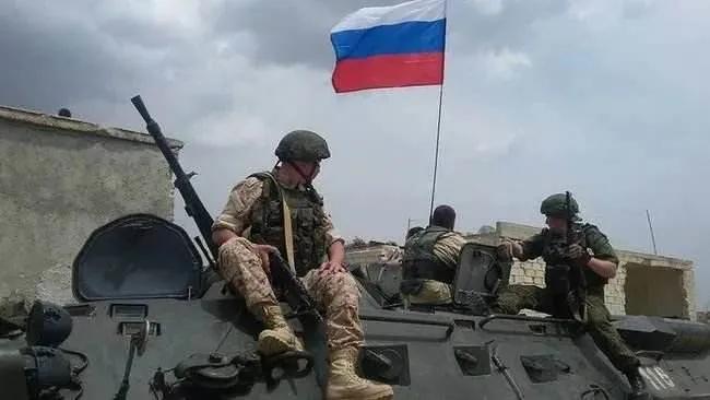 打到现在，俄军算是被泽连斯基逼出了骨子里那股老派俄式作战的劲儿，说直白点，就是不