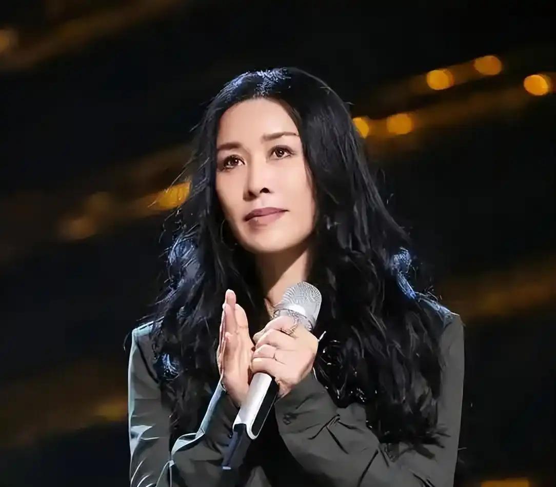 最近娱乐圈掀起一波瘦身潮，好多明星都瘦了。
 
为什么明星总热衷于减肥？
镜头会