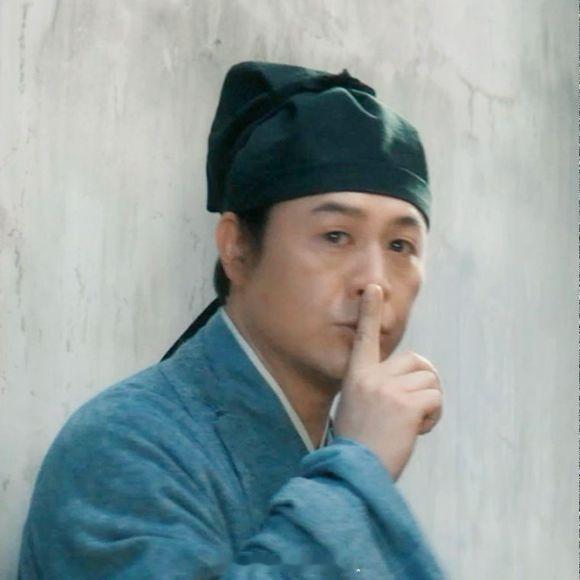 周一围嘻嘻 张颂文羞羞  救命我真的觉得他们两个人有点暧昧了，两个人为了查案形影
